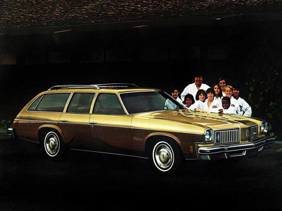  Oldsmobile Vista Cruiser 1975 года  (фото 1 из 1)